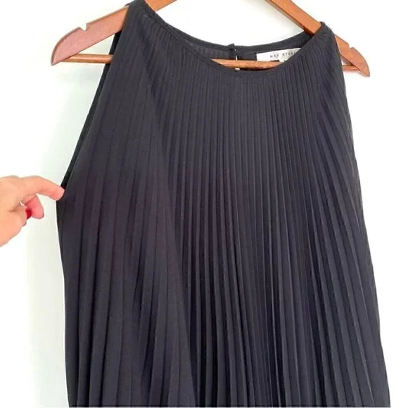 Max Studio sleeveless  top with accordion pleats - Picture 2 of 11